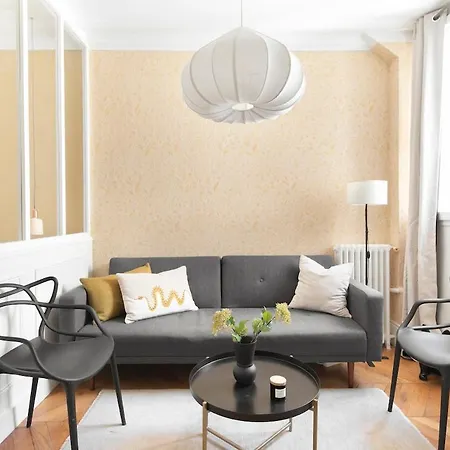 Wehost - Pour 2 - 5 Minutes Des Champs-elysees Paris