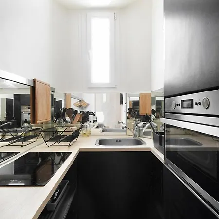 Wehost - Pour 2 - 5 Minutes Des Champs-elysees Paris