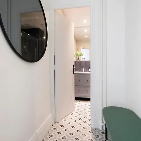 Wehost - Pour 2 - 5 Minutes Des Champs-elysees Paris