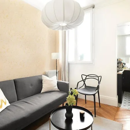 Wehost - Pour 2 - 5 Minutes Des Champs-elysees * Paris