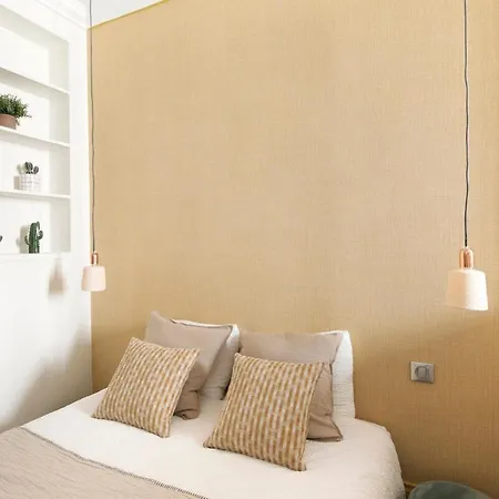 Wehost - Pour 2 - 5 Minutes Des Champs-elysees